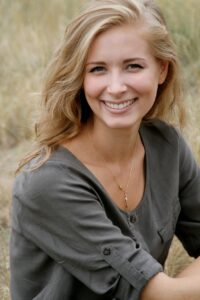 くさい女性は誰のことを指しているのか？