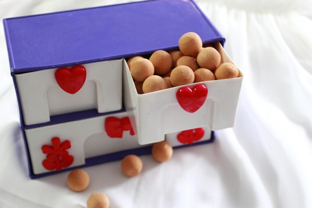 食器棚の臭いを効果的に掃除する方法は？